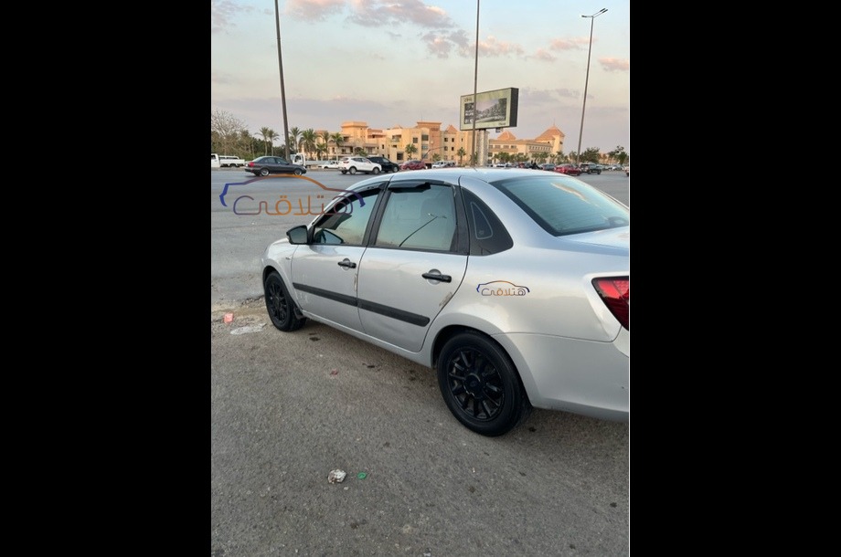 Granta Lada فضي