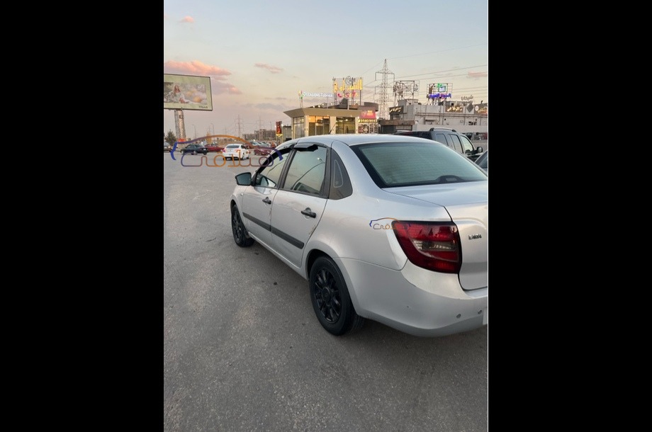 Granta Lada فضي
