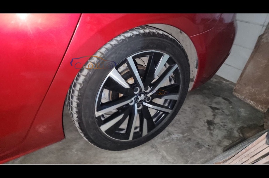 508 Peugeot احمر