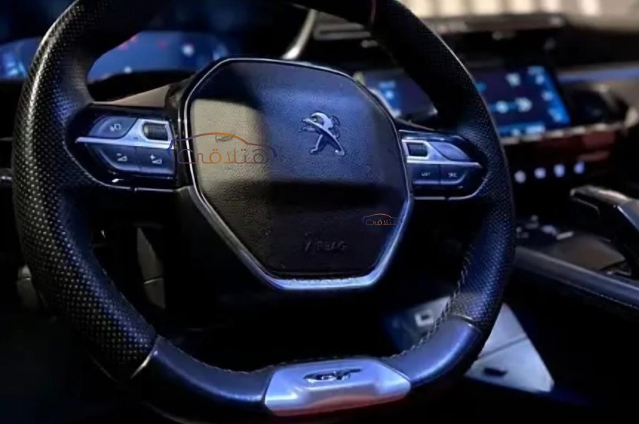 508 Peugeot احمر