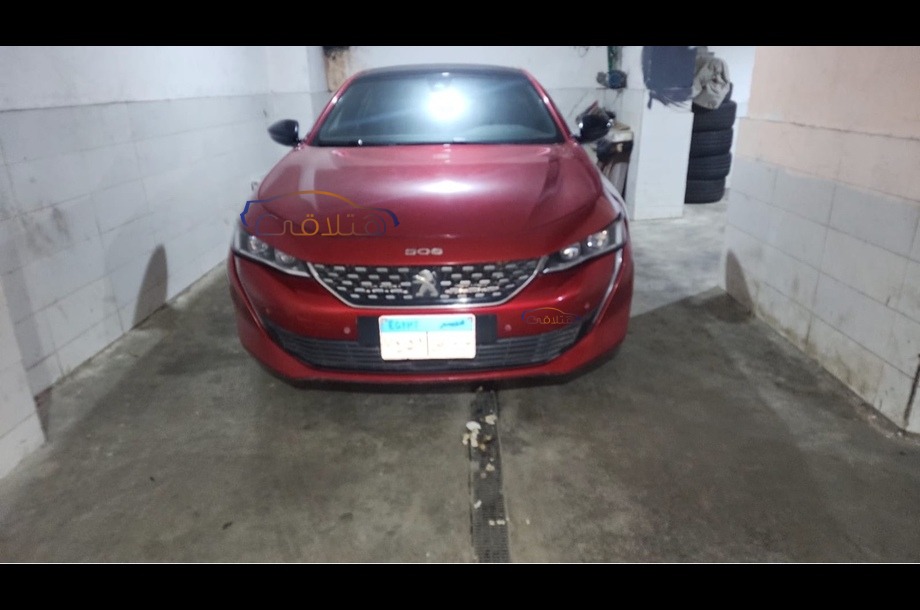 508 Peugeot احمر