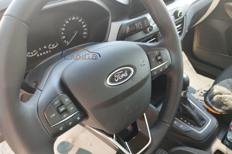 Focus Ford أزرق