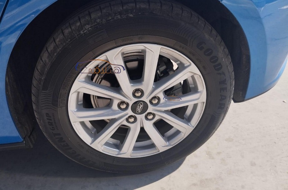 Focus Ford أزرق