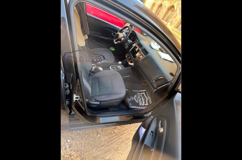 Rio Kia أسود