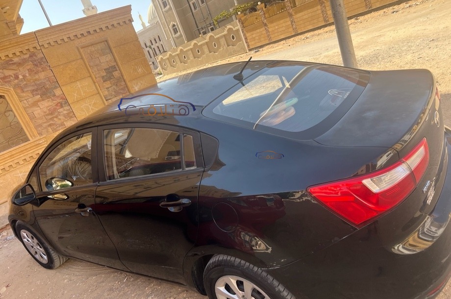 Rio Kia أسود