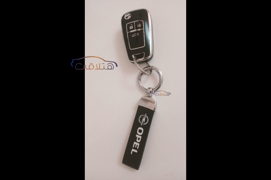 Vectra Opel أسود