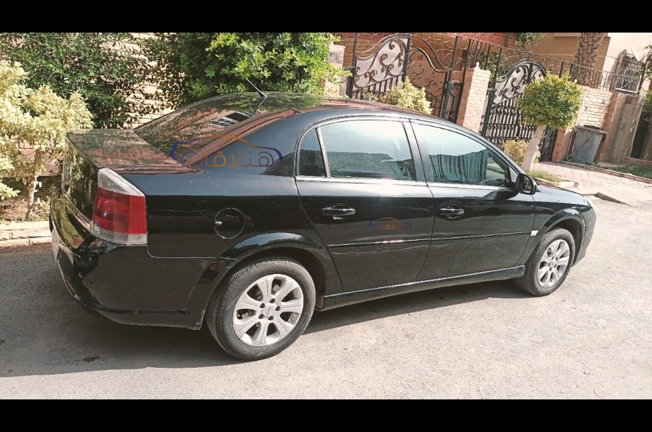 Vectra Opel أسود