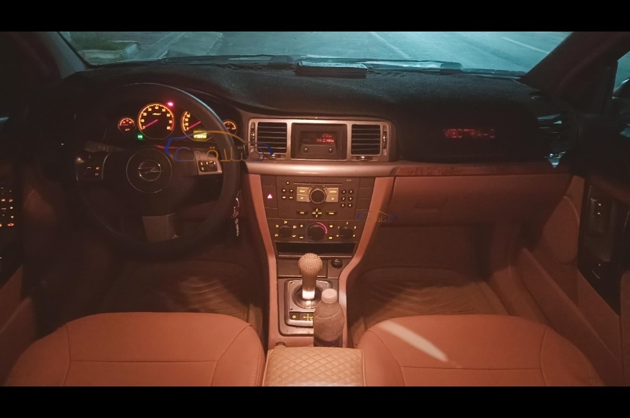 Vectra Opel أسود
