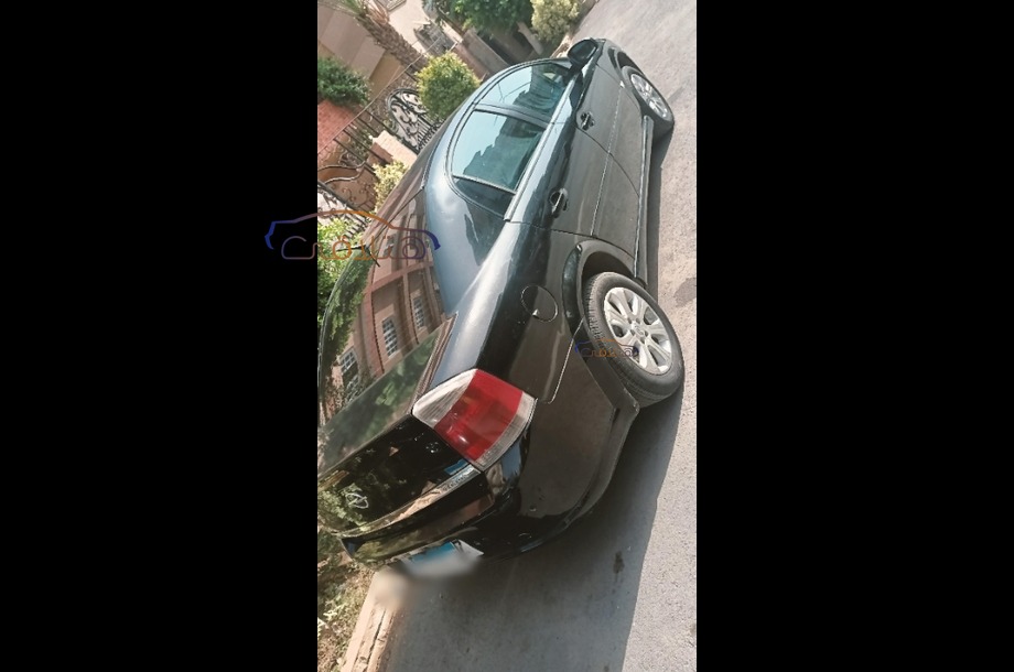 Vectra Opel أسود