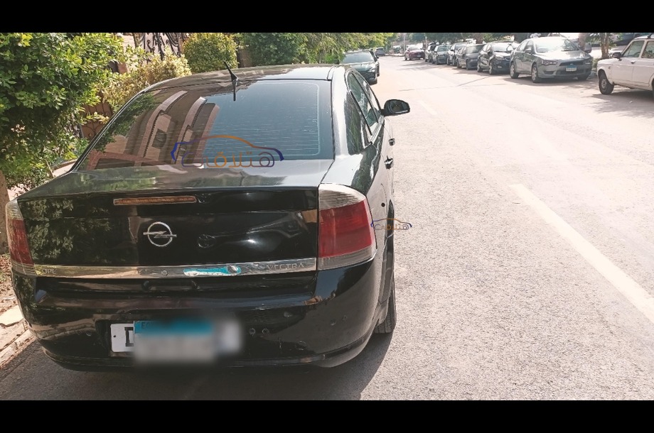 Vectra Opel أسود