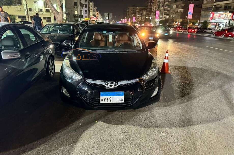 Elantra MD Hyundai أسود