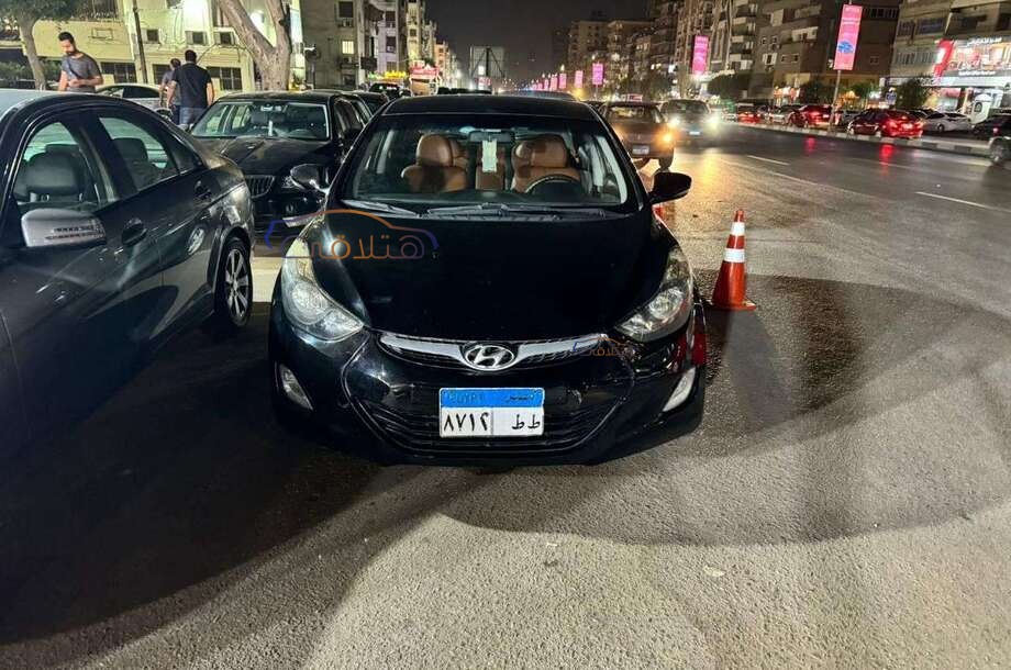 Elantra MD Hyundai أسود