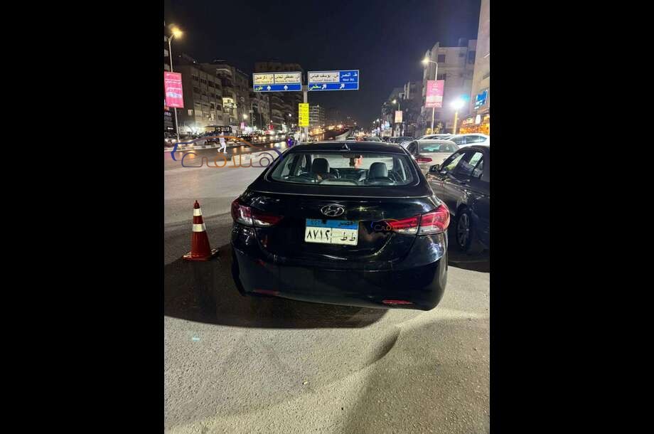 Elantra MD Hyundai أسود