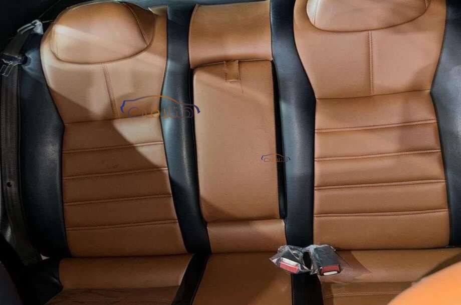 Elantra MD Hyundai أسود