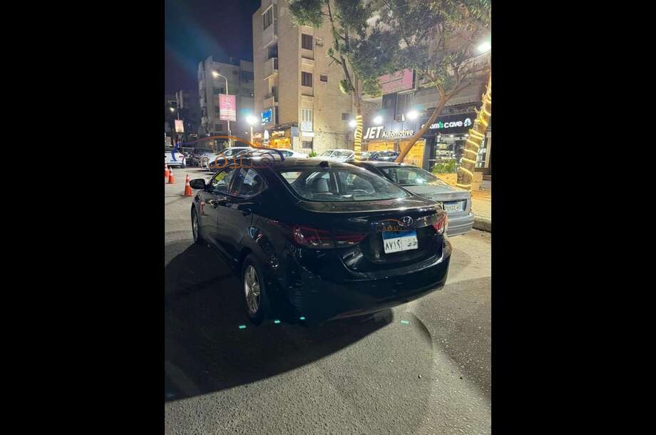 Elantra MD Hyundai أسود
