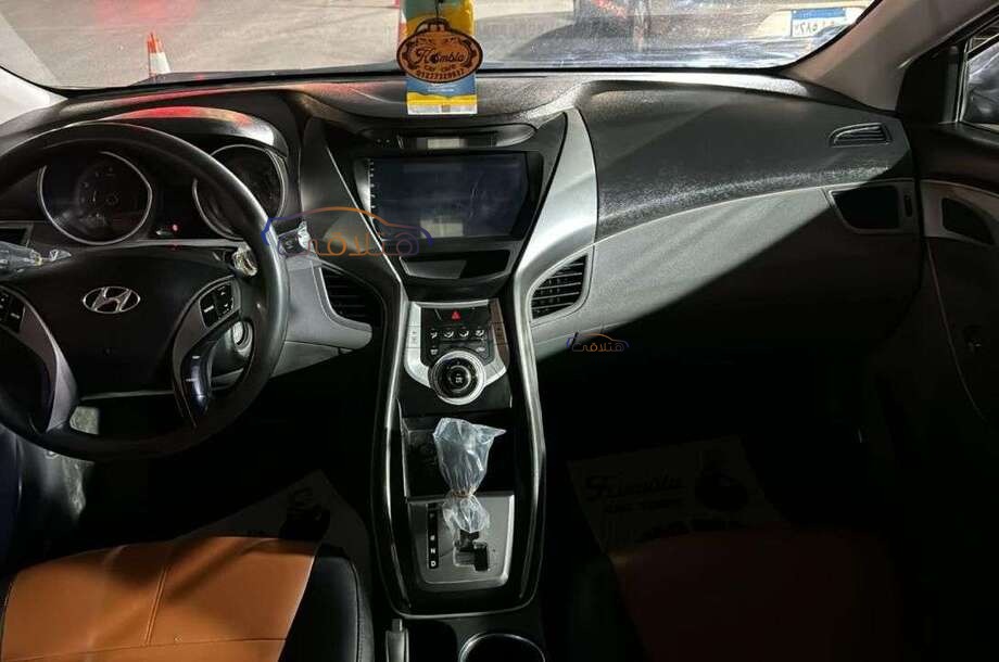 Elantra MD Hyundai أسود