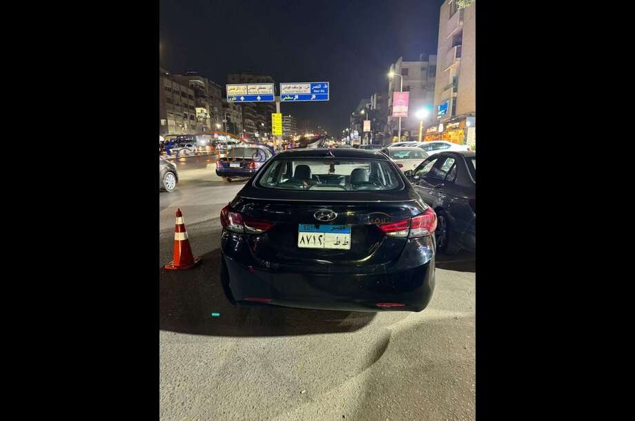 Elantra MD Hyundai أسود