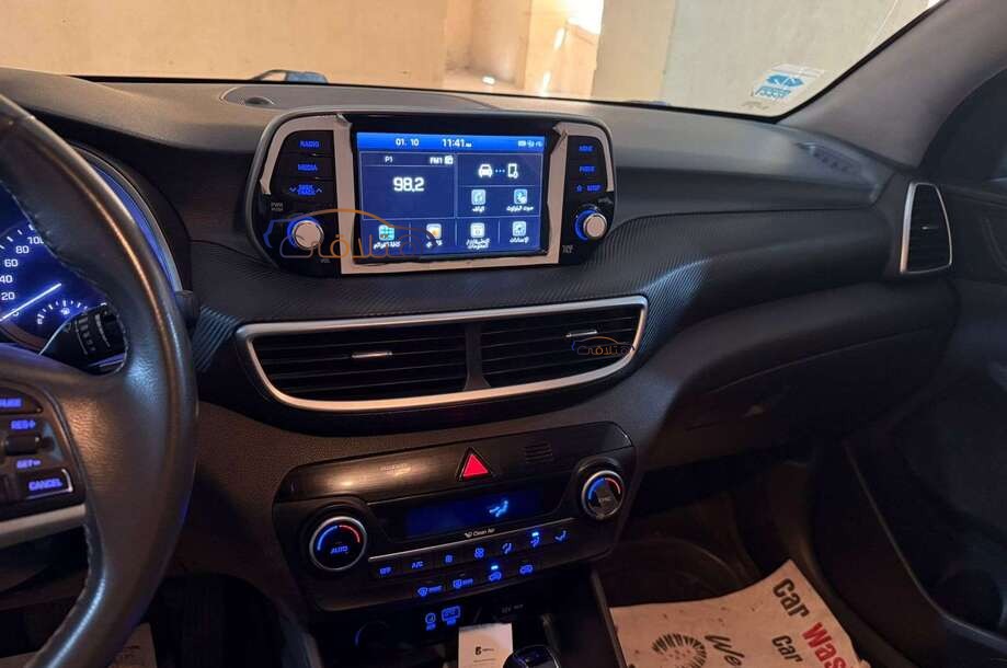 Tucson Hyundai ذهبي