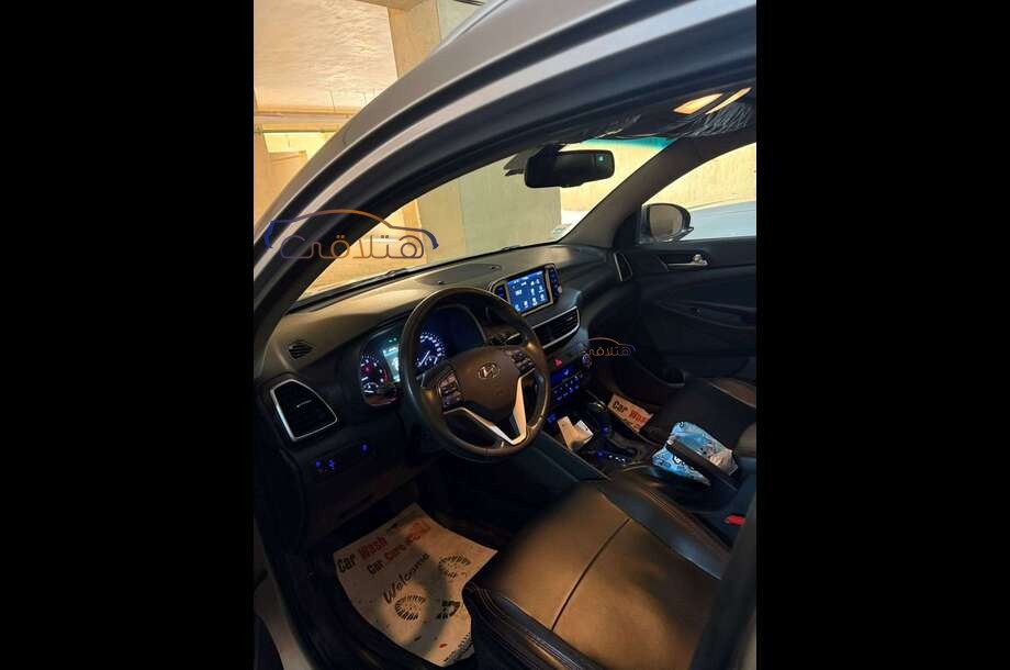 Tucson Hyundai ذهبي