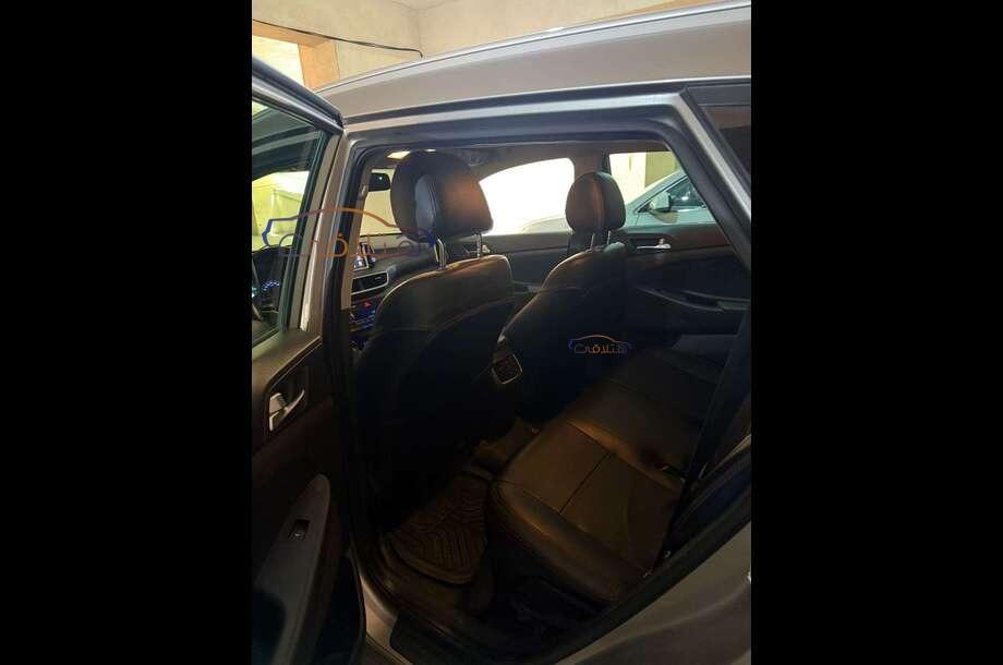 Tucson Hyundai ذهبي