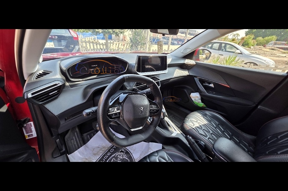 2008 Peugeot احمر