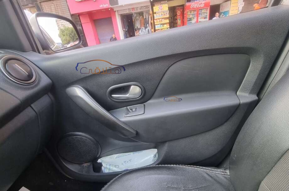 Sandero Step Way Renault أسود