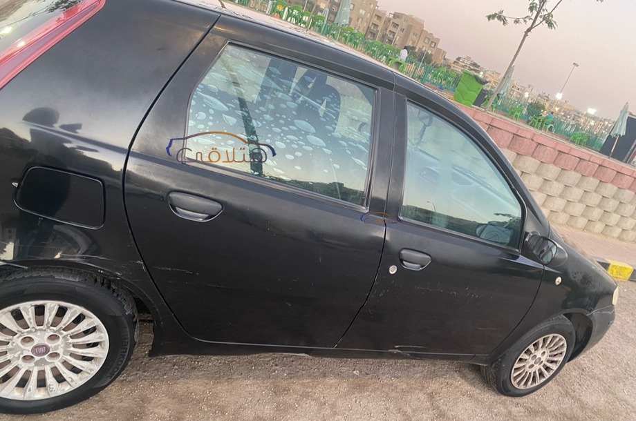 Punto Fiat أسود