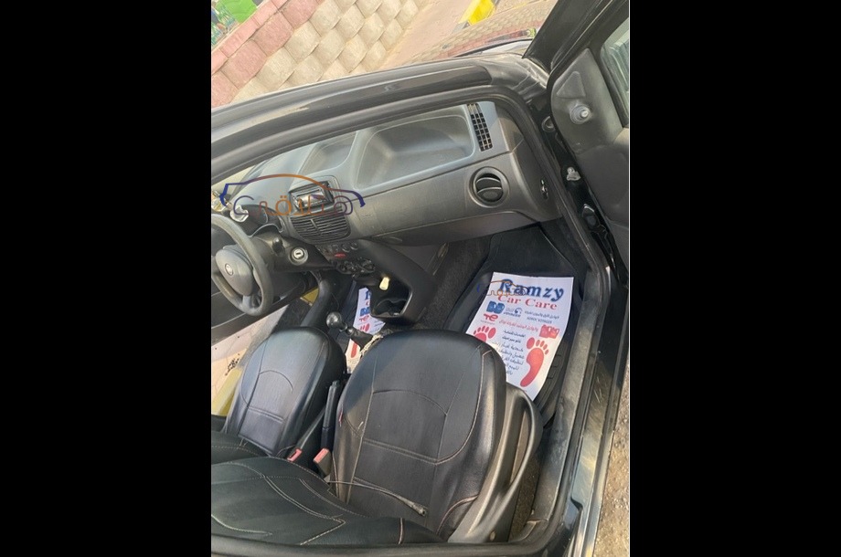 Punto Fiat أسود
