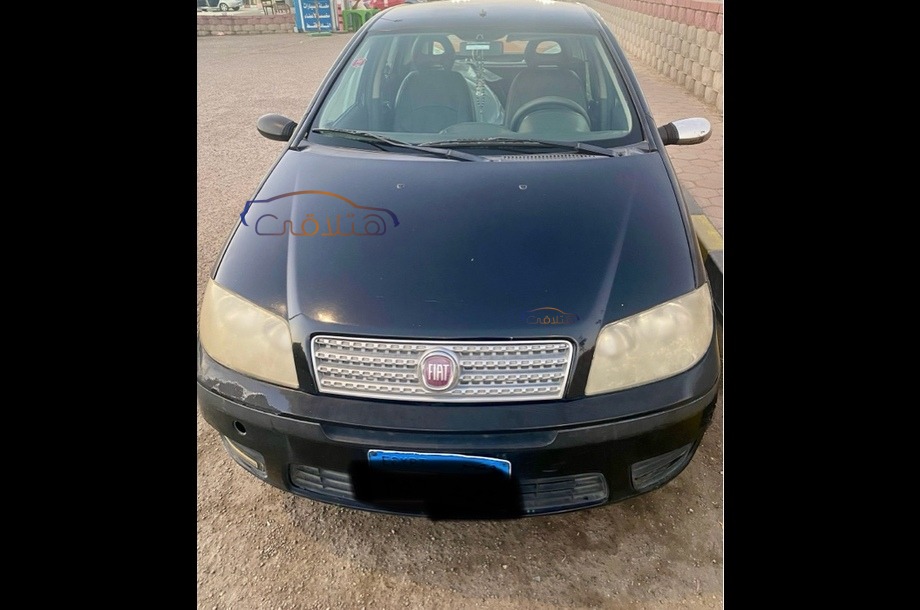 Punto Fiat أسود