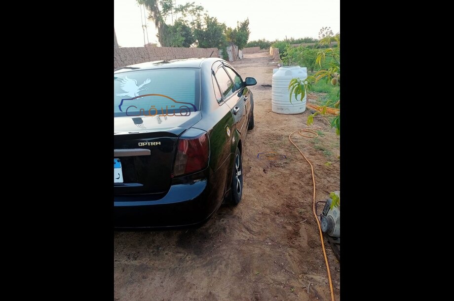 Optra Chevrolet أسود