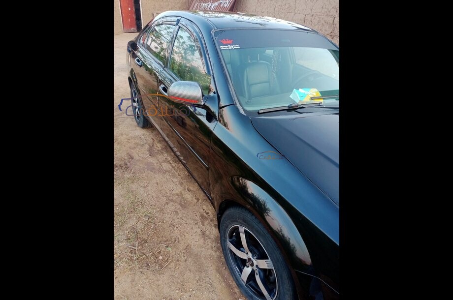 Optra Chevrolet أسود
