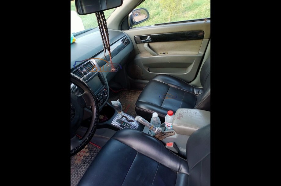 Optra Chevrolet أسود