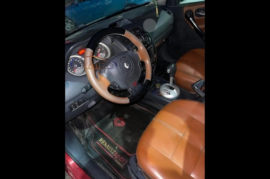 Megane Renault احمر غامق