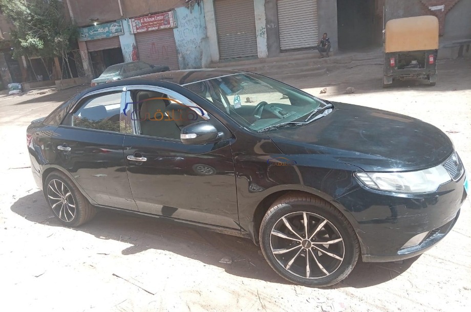 Forte Kia أسود