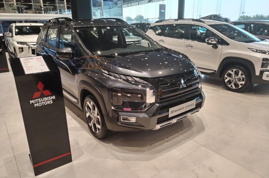 Xpander Cross Mitsubishi فضي