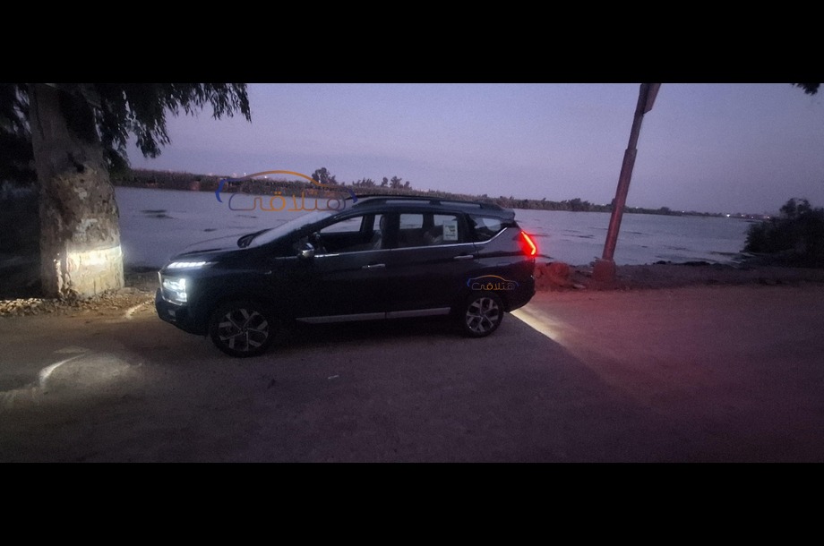 Xpander Cross Mitsubishi فضي