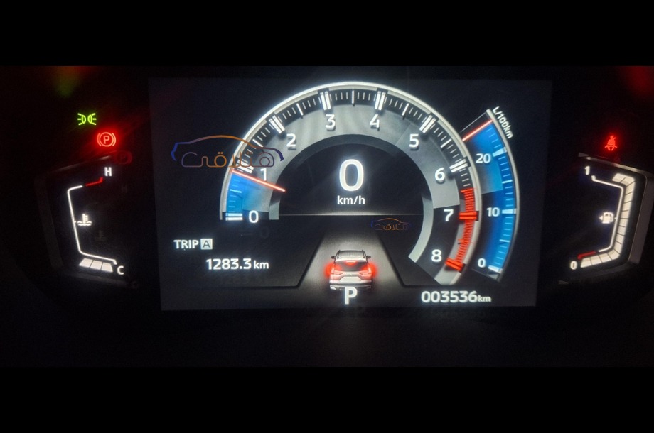 Xpander Cross Mitsubishi فضي