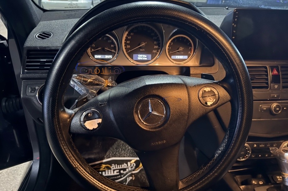 C 180 Mercedes الأزرق الداكن