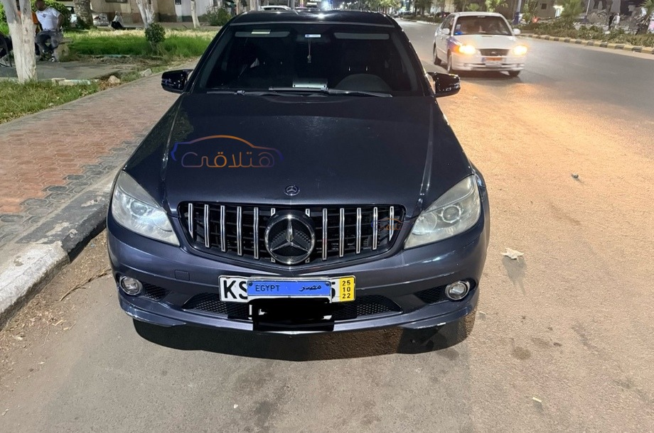 C 180 Mercedes الأزرق الداكن
