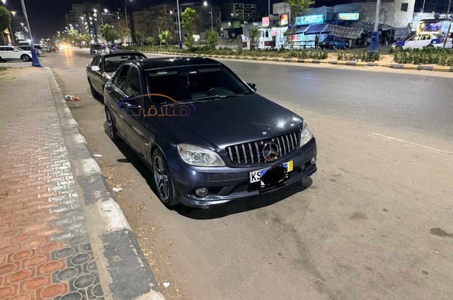 C 180 Mercedes الأزرق الداكن