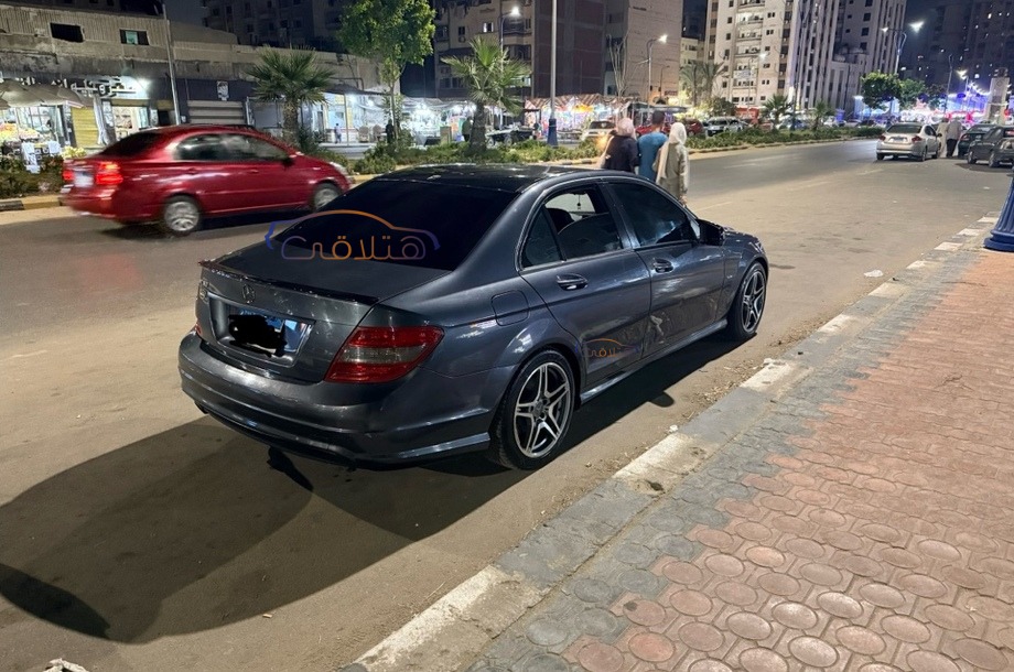 C 180 Mercedes الأزرق الداكن