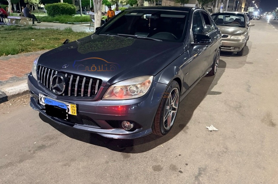 C 180 Mercedes الأزرق الداكن