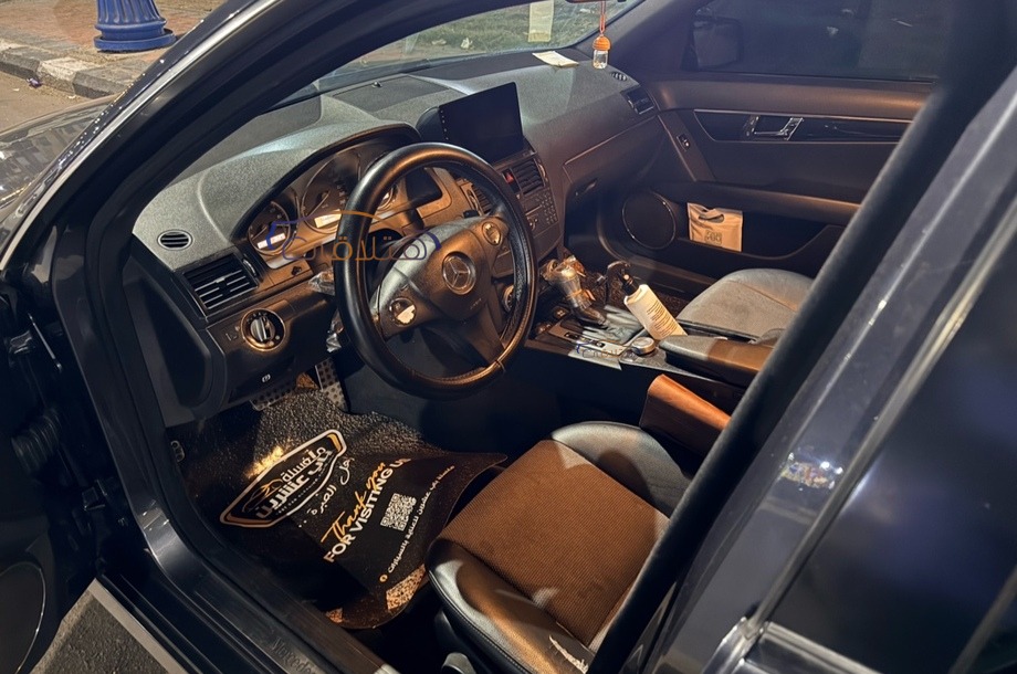 C 180 Mercedes الأزرق الداكن