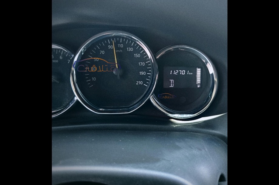 Logan Renault أسود