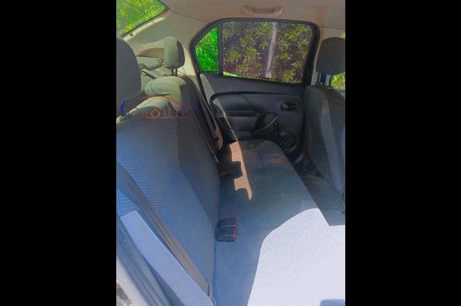 Logan Renault أسود