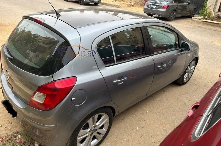 Corsa Opel فضي
