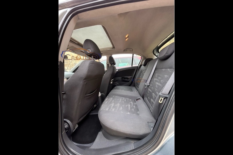 Corsa Opel فضي