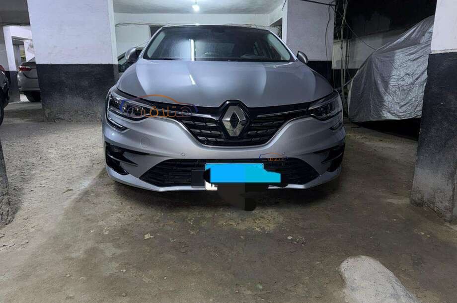 Megane Renault فضي