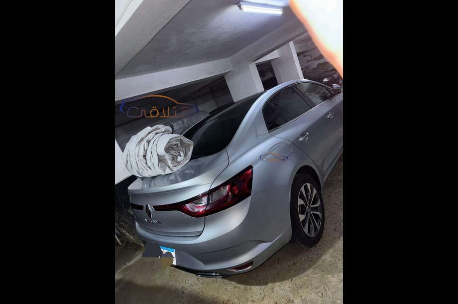 Megane Renault فضي