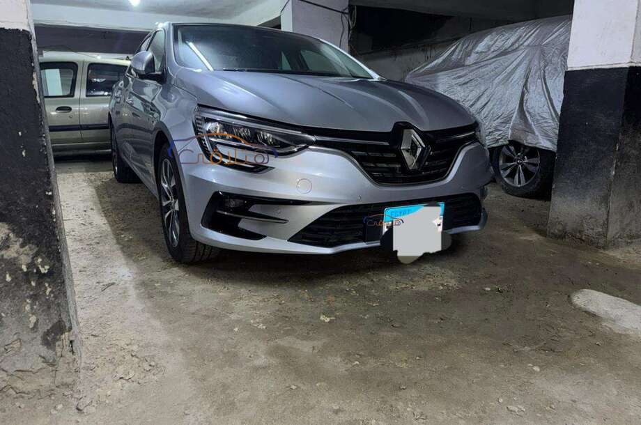 Megane Renault فضي